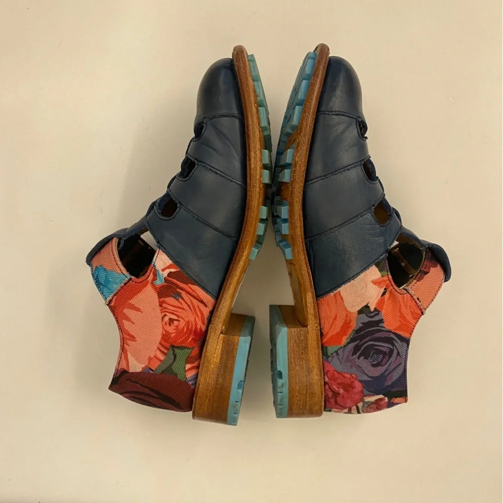 John‎ Fluevog || Philippa Flat Floral Canvas Fisherman Sandal Blue 7